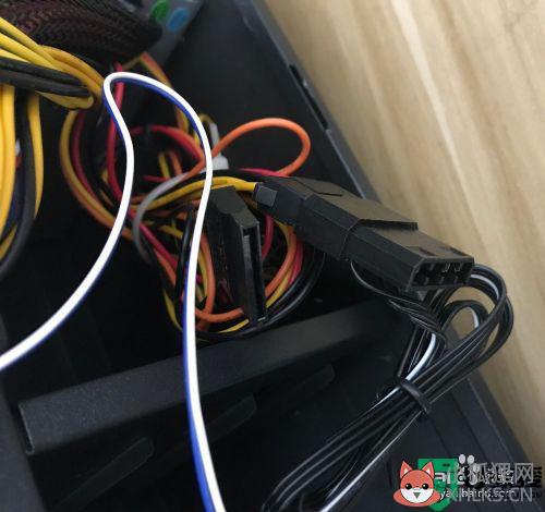 台式机械硬盘怎么安装_机箱机械硬盘安装图解