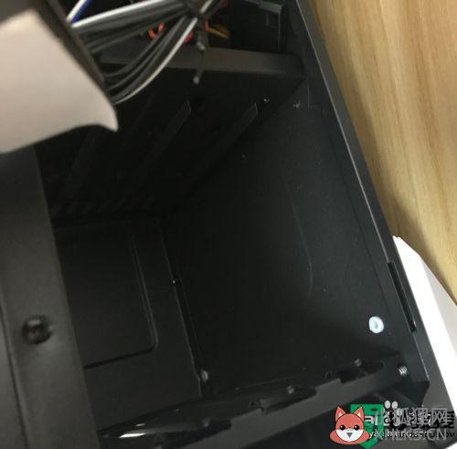 台式机械硬盘怎么安装_机箱机械硬盘安装图解